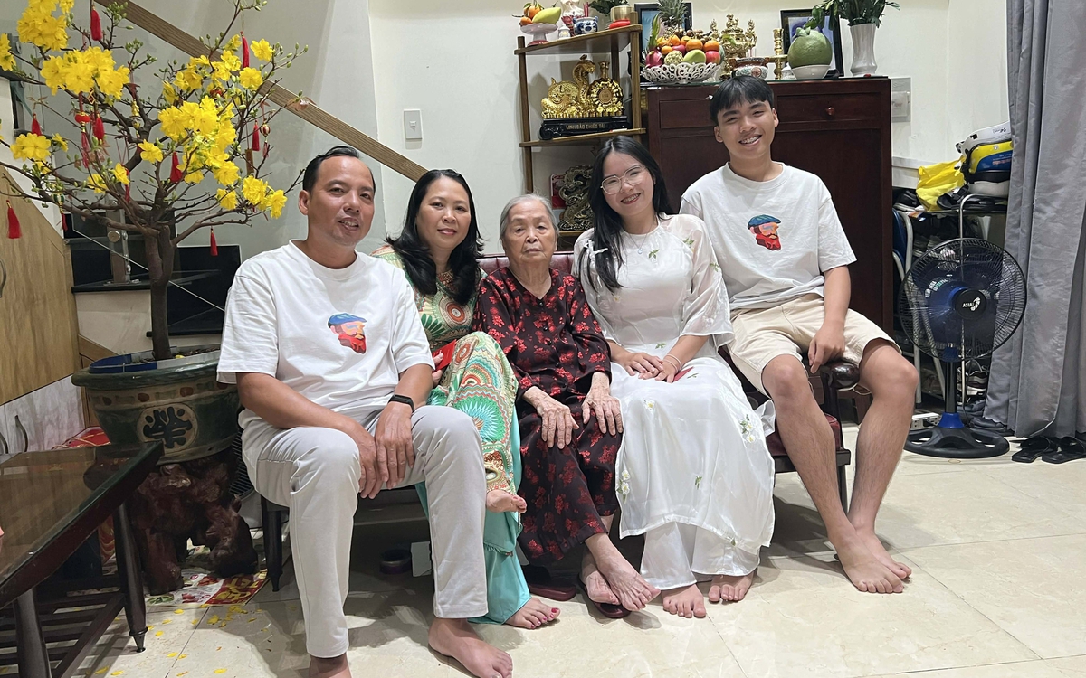 Giao thừa quây quần, mùng 1 Tết đủ lễ nghi, chuyện trò, còn gì tuyệt hơn!