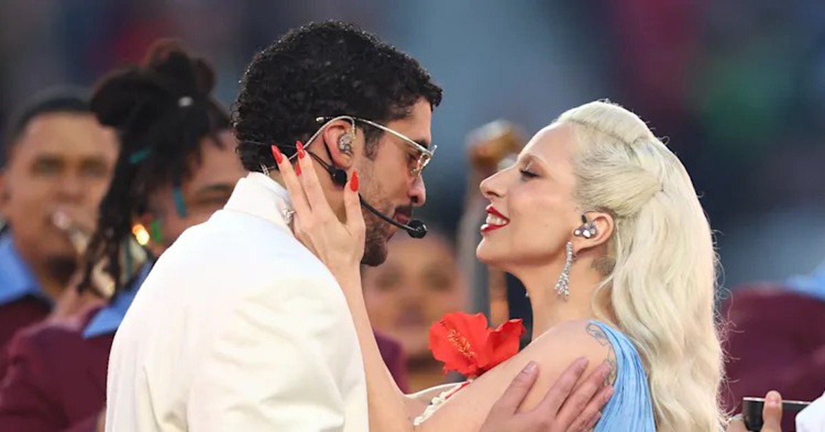 Bad Bunny diễn mãn nhãn ở Super Bowl, Ricky Martin và Lady Gaga bất ngờ xuất hiện