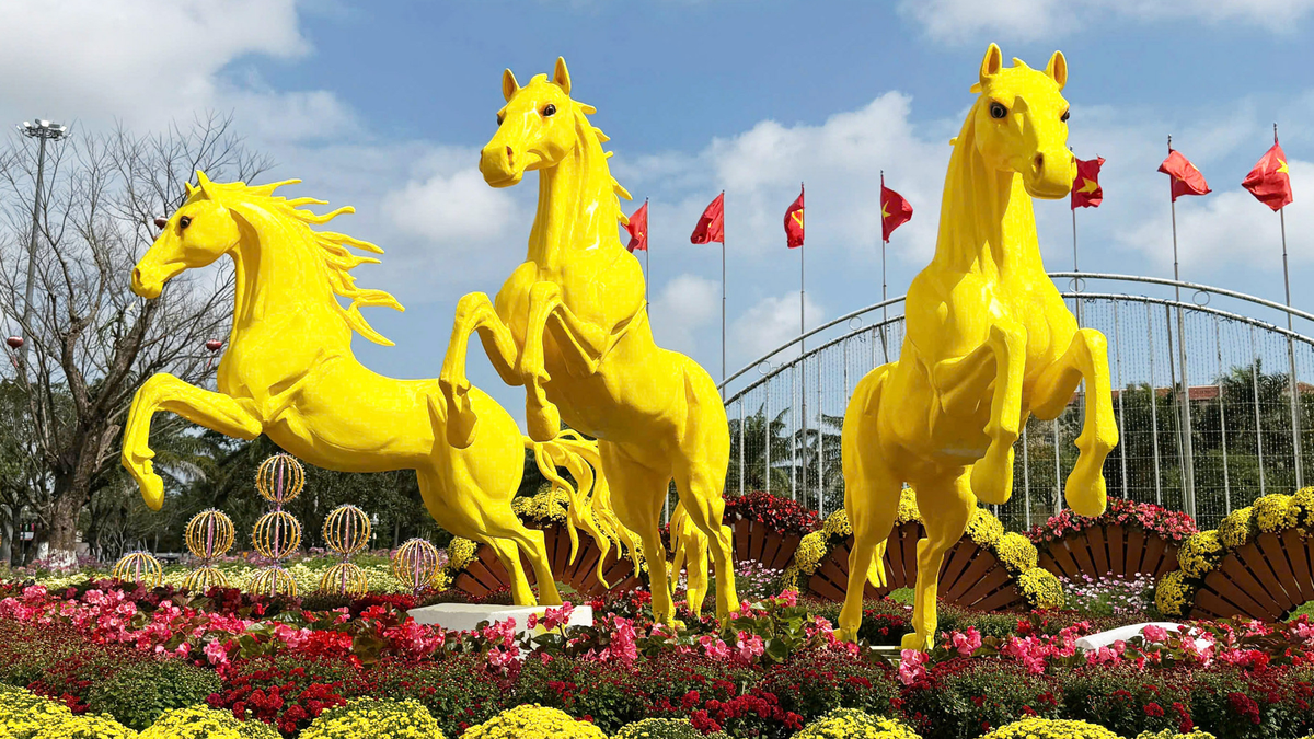 Bộ ba ngựa vàng "Tam mã phi thiên"