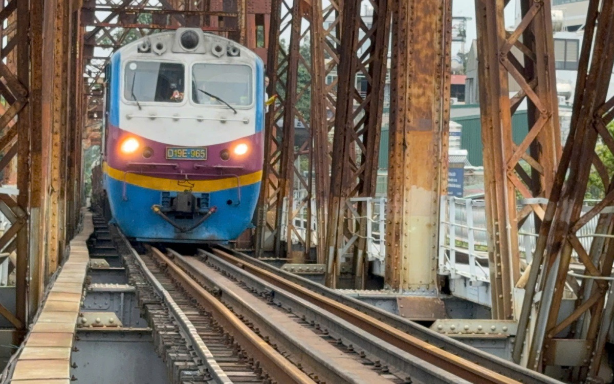 Đã sửa xong cầu Long Biên, đường sắt khôi phục chạy tàu qua cầu