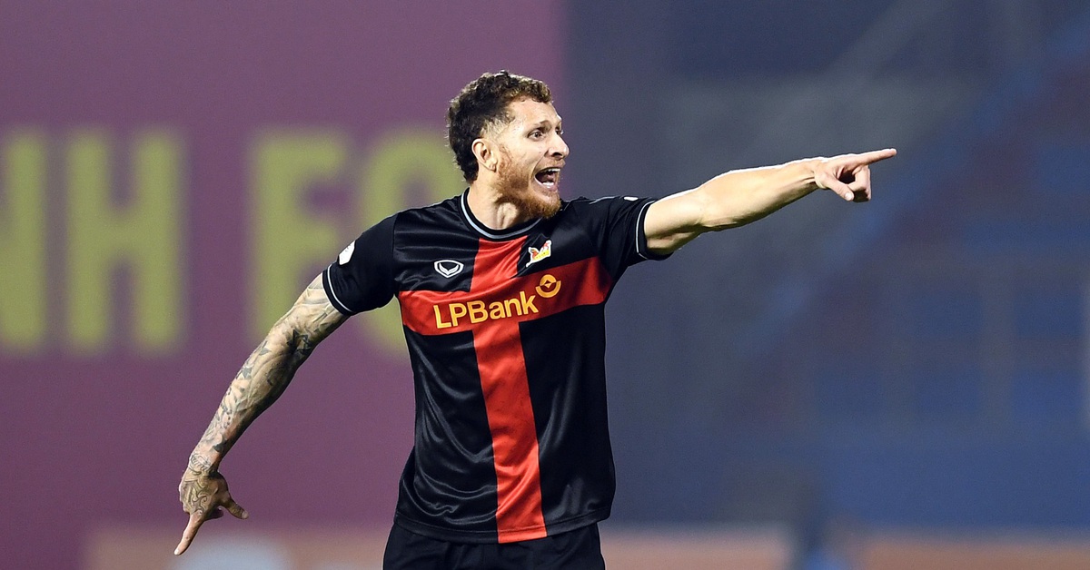 HLV Kim Sang Sik đang có 'hỏa lực' đáng gờm