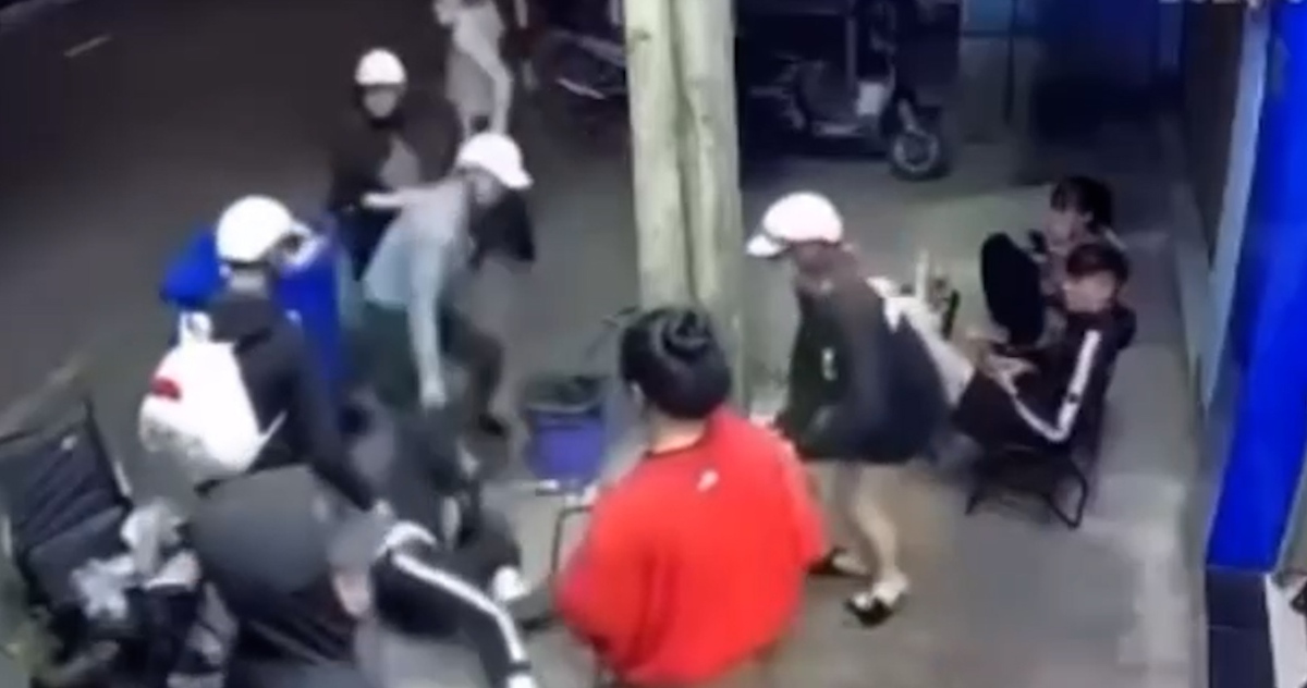 Camera ghi cảnh hai nhóm học sinh đánh nhau ở Gia Lai, một người tử vong