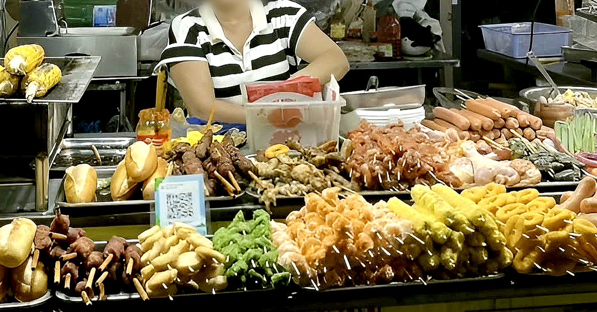 Không dùng găng tay khi tiếp xúc trực tiếp thực phẩm chín, chủ quán có thể bị phạt đến 1 triệu đồng