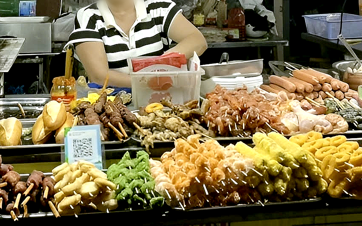 Không dùng găng tay khi tiếp xúc trực tiếp thực phẩm chín, chủ quán có thể bị phạt đến 1 triệu đồng