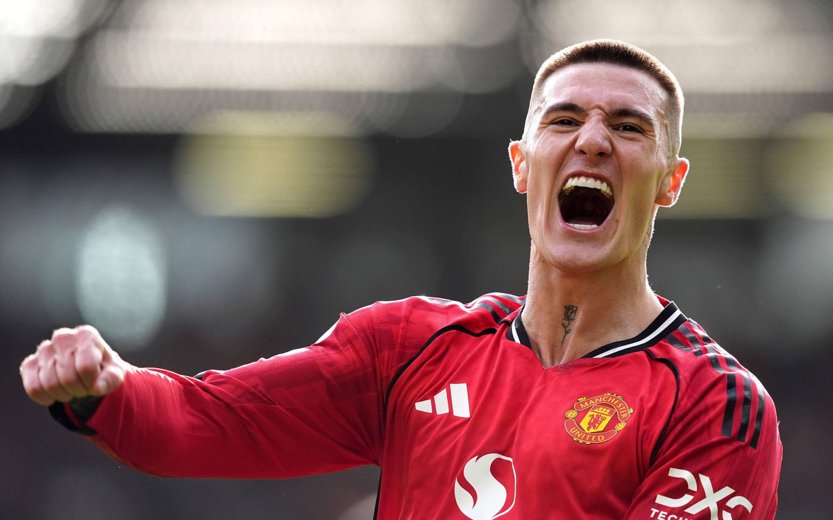 Ngược dòng hạ Crystal Palace, Man United vào top 3 của Premier League