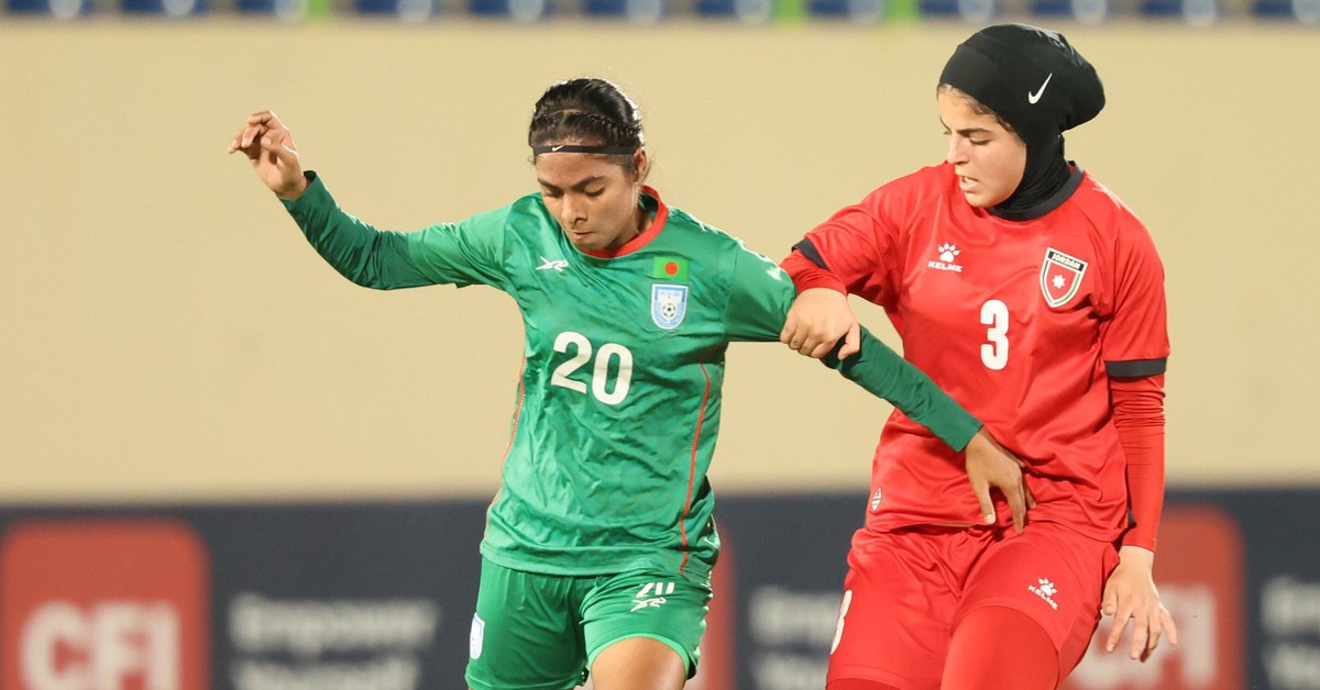 Một đội bóng dự giải châu Á cao trung bình chưa đến 1m50