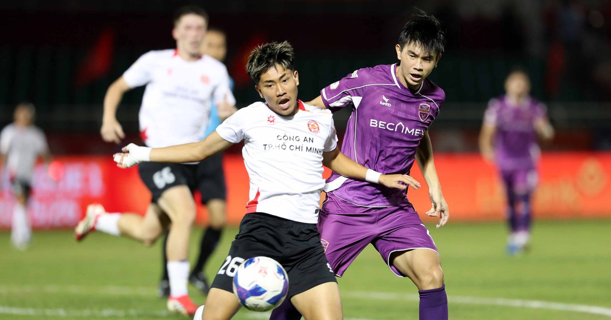 Thầy trò HLV Lê Huỳnh Đức gục ngã trên sân Thống Nhất