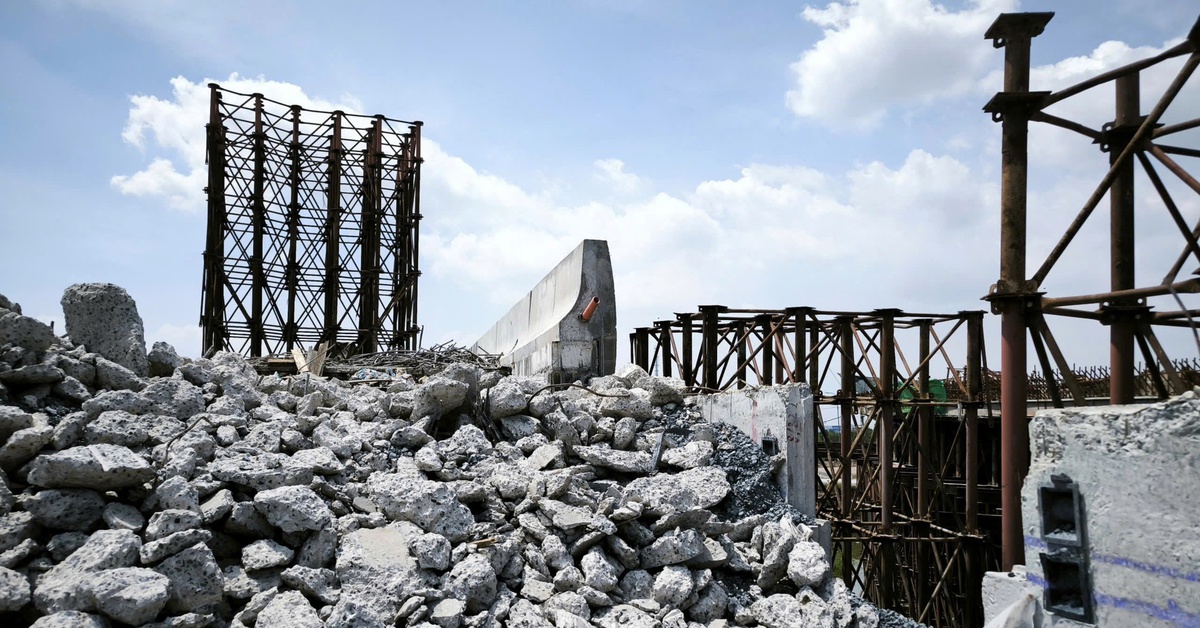 Dỡ tường chắn nhánh cầu ở vành đai 3 thi công lại: UBND TP.HCM yêu cầu báo kết quả xử lý trước 12-3