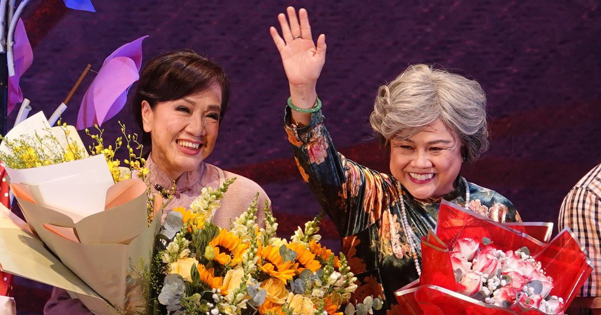 Phương Hồng Thủy 2 tháng khó quên trên sàn kịch