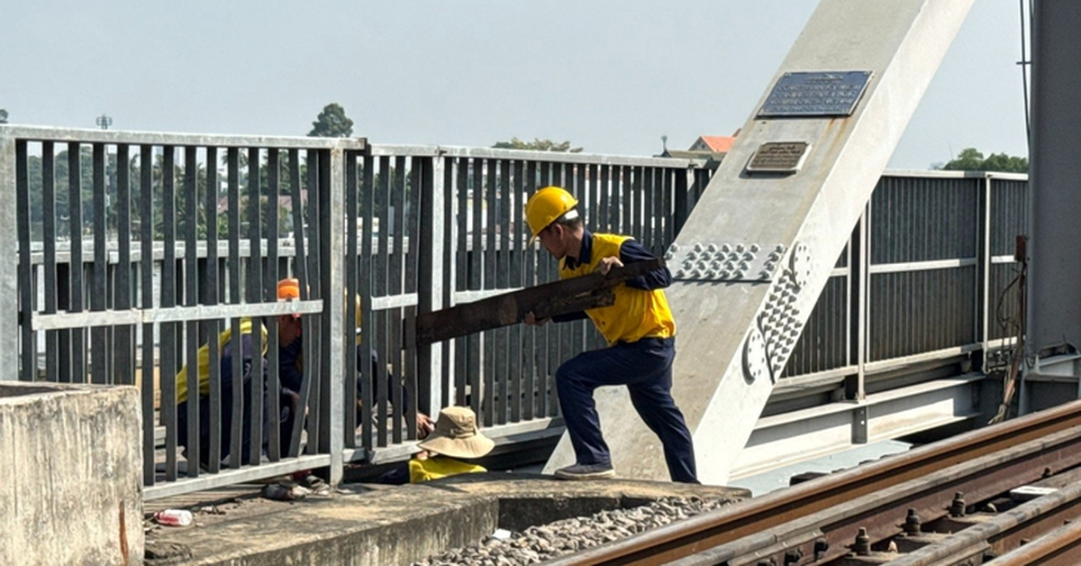Dự kiến 9h sáng mai 11-3, thông tuyến đường sắt Bắc - Nam qua cầu Ghềnh