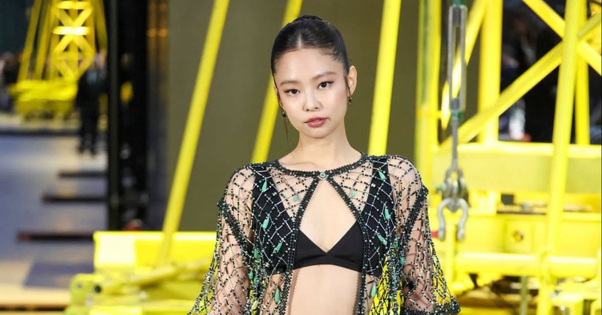 Jennie BlackPink gây sốt tại show diễn Chanel