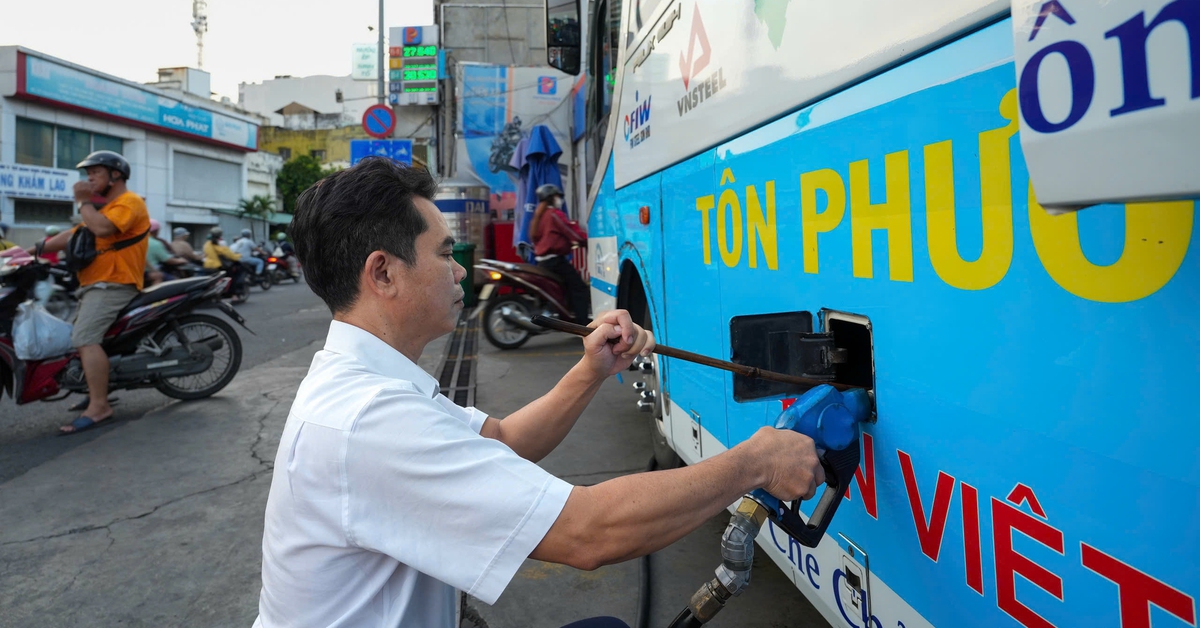 Nỗ lực kiềm giá, tìm nguồn cung xăng dầu