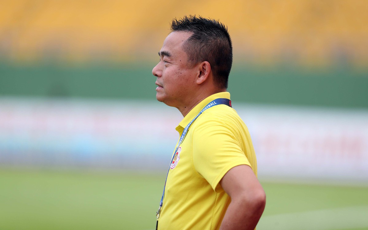 HLV Trần Tiến Đại tái xuất V-League