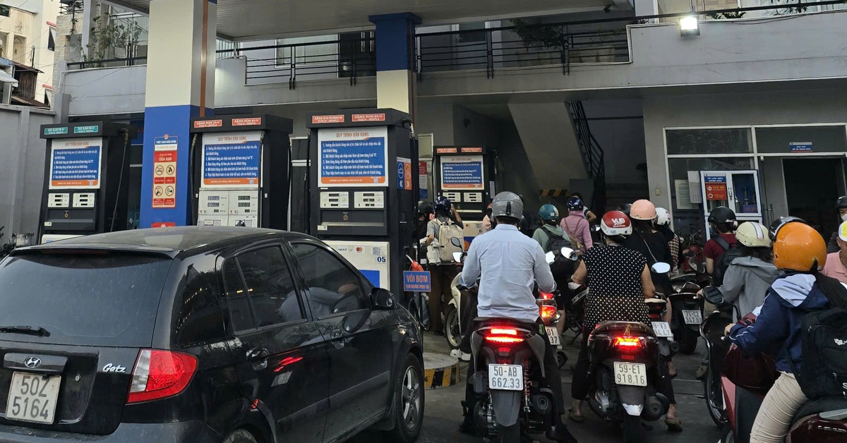 Chủ tịch Petrolimex: Doanh nghiệp sẵn sàng hy sinh lợi nhuận để tăng nhập xăng dầu