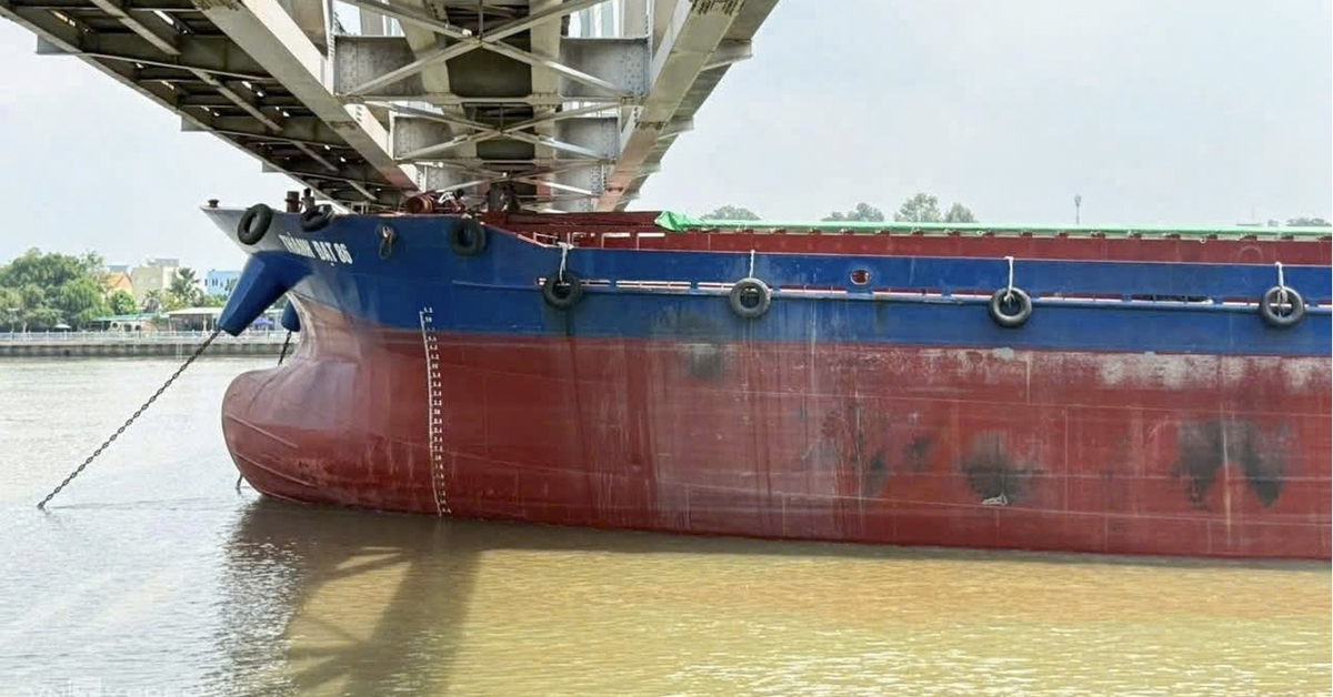 Khởi tố vụ án sà lan đụng cầu Ghềnh, đứt gãy giao thông đường sắt Bắc - Nam