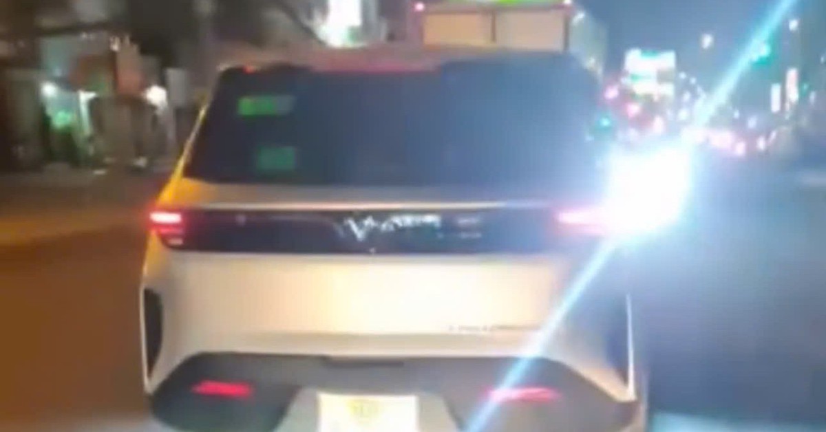 Tài xế ô tô 'độ' đèn hai bên thân xe gây chói mắt ở phường Bảy Hiền bị lập biên bản