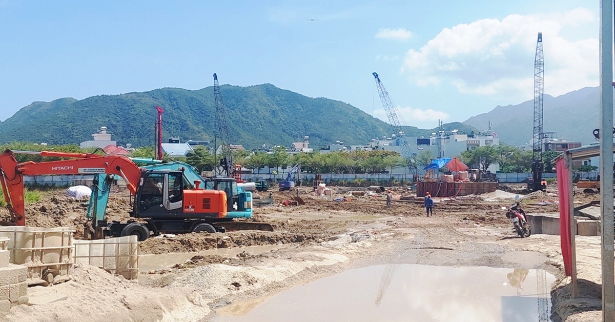 Dân bức xúc vì dự án xây dựng đóng cọc gây ồn xuyên đêm ở Nha Trang