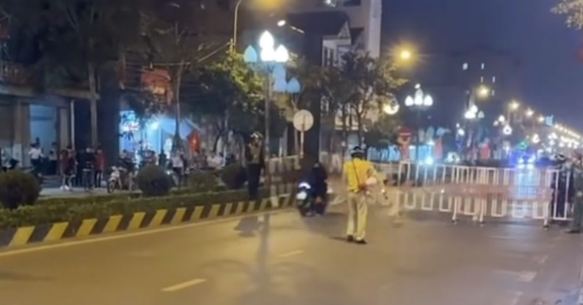 Khởi tố vụ 'quái xế' lao thẳng vào rào chắn của cảnh sát ở Hưng Yên