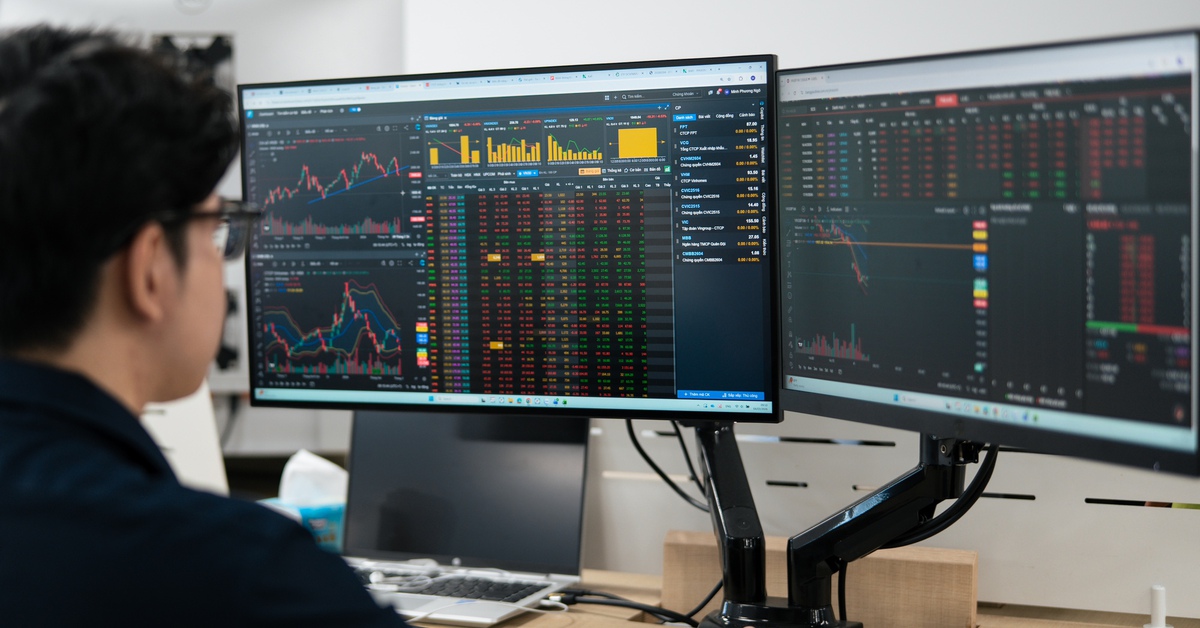 Loạt cổ phiếu lớn 'nhuộm tím' khi sếp doanh nghiệp và người nhà ‘bắt đáy’, cần lưu ý gì?