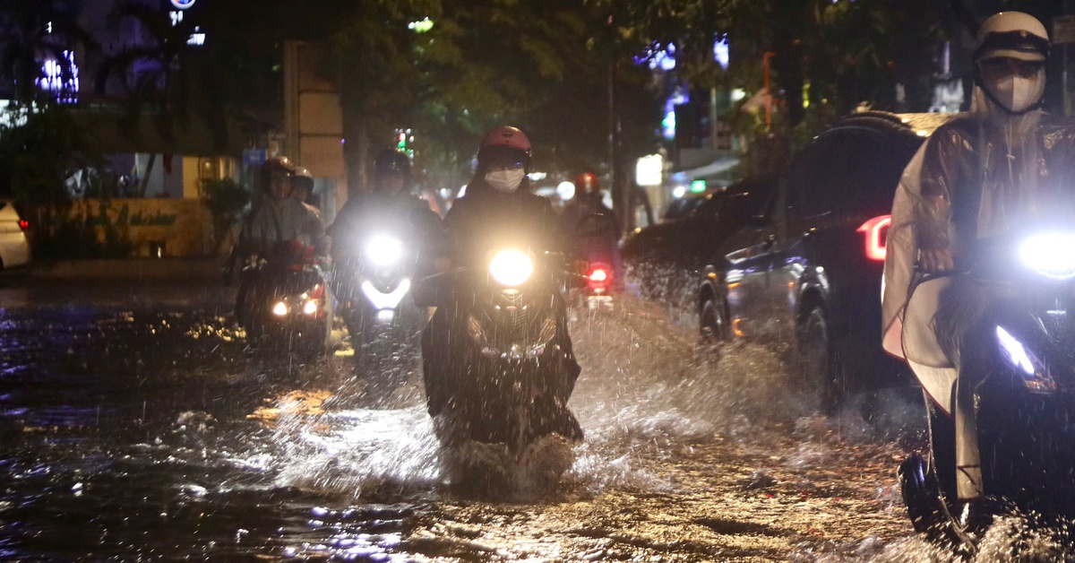 Không khí lạnh tăng cường, vùng núi Bắc Bộ và miền Trung có nơi mưa to