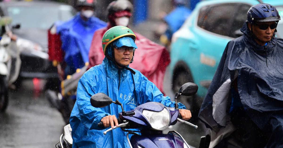 Thời tiết hôm nay 12-3: Bắc Bộ đến Huế có mưa dông, Nam Bộ nắng nóng