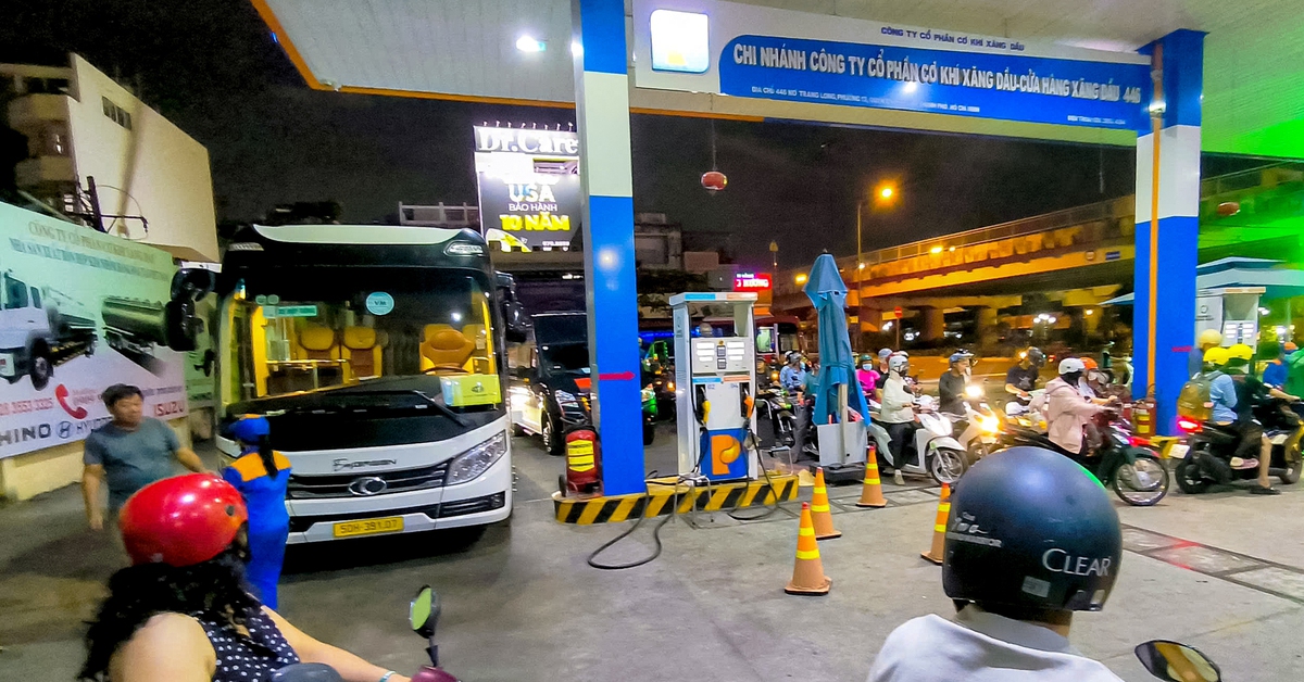 Giá xăng dầu tăng mạnh, TP.HCM yêu cầu doanh nghiệp vận tải báo cáo mỗi ngày