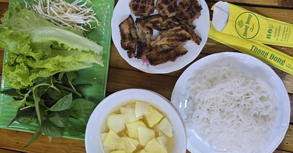 Bún chả quạt, bánh đa đỏ Hải Phòng và bí mật con giấm ở quán Thong Dong