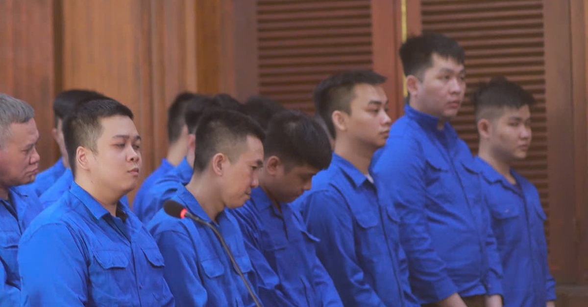 Nhiều thành viên nhóm 'Phế liệu chiến tranh' lãnh án tù