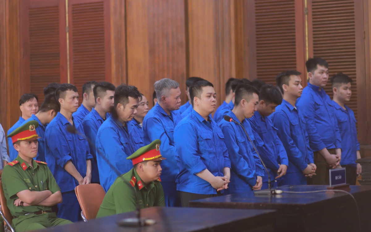 Nhiều thành viên nhóm 'Phế liệu chiến tranh' lãnh án tù