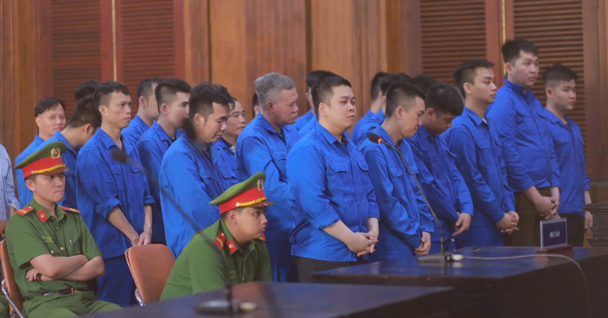 Nhiều thành viên nhóm 'Phế liệu chiến tranh' lãnh án tù