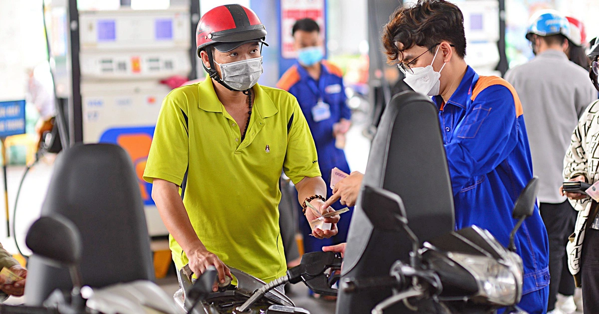 Thủ tướng: Đẩy nhanh việc bổ sung dự trữ quốc gia xăng dầu