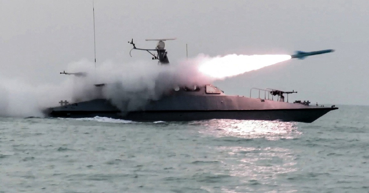 Ít nhất 16 tàu bị tấn công ở vùng Vịnh, Iraq đóng cửa cảng xuất khẩu dầu