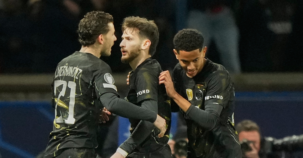 Thủ môn mắc sai lầm khiến Chelsea thảm bại 2-5 trước PSG