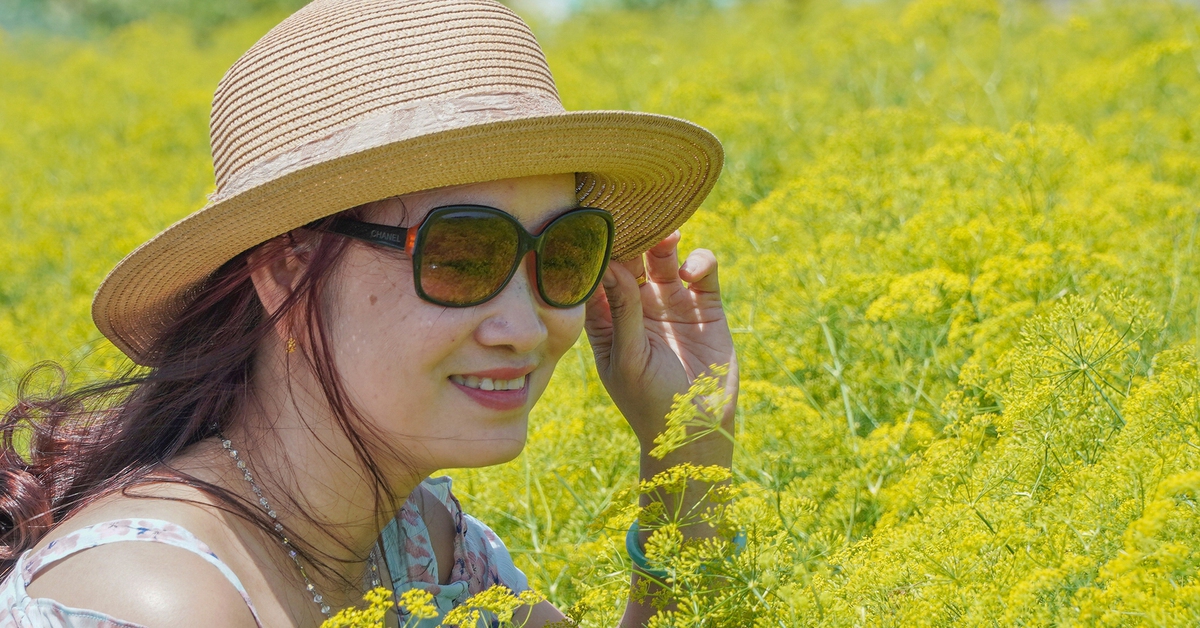 Nhiều bạn trẻ rủ nhau check-in 'vườn hoa hiếm' ở miền Tây