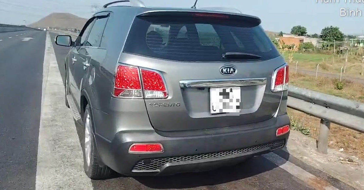 Dừng xe ở làn dừng khẩn cấp cao tốc để ngủ, tài xế bị phạt 13 triệu đồng