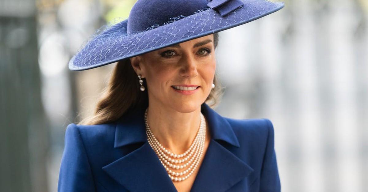 Vì sao công nương Kate Middleton thường đeo ngọc trai?