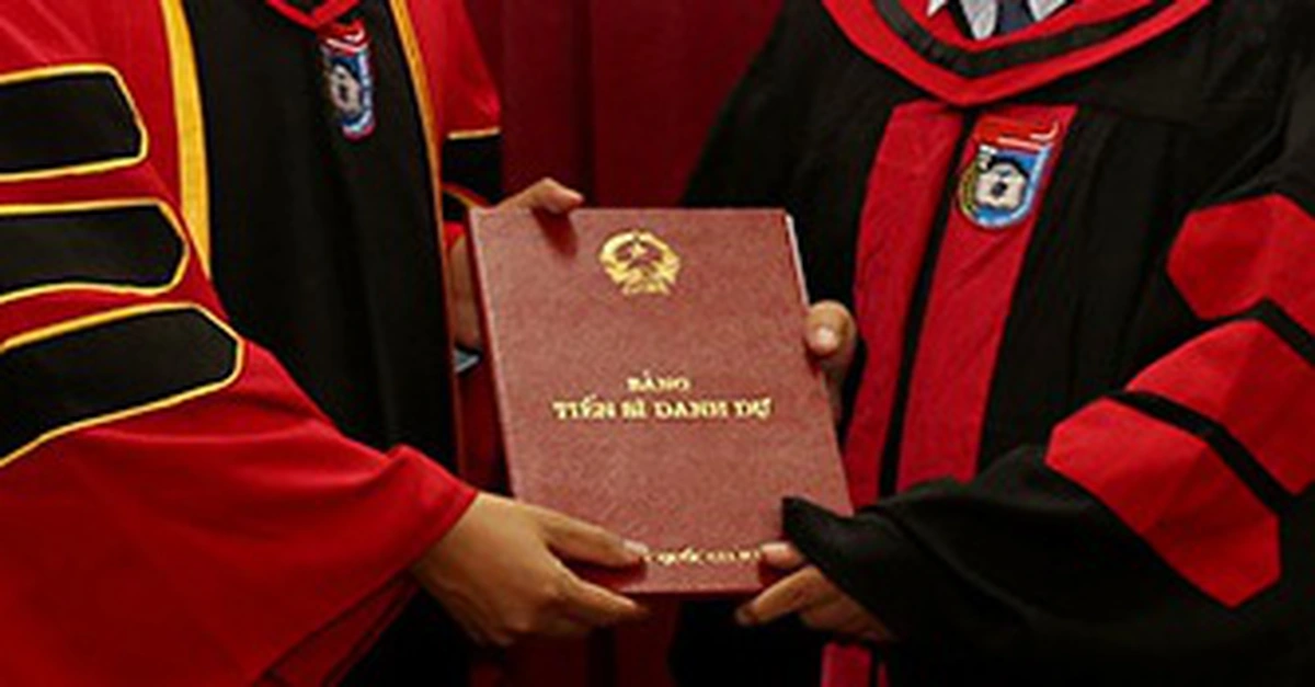 Từ 15-3: Không được dùng 'tiến sĩ danh dự', 'giáo sư danh dự' thay học hàm, học vị