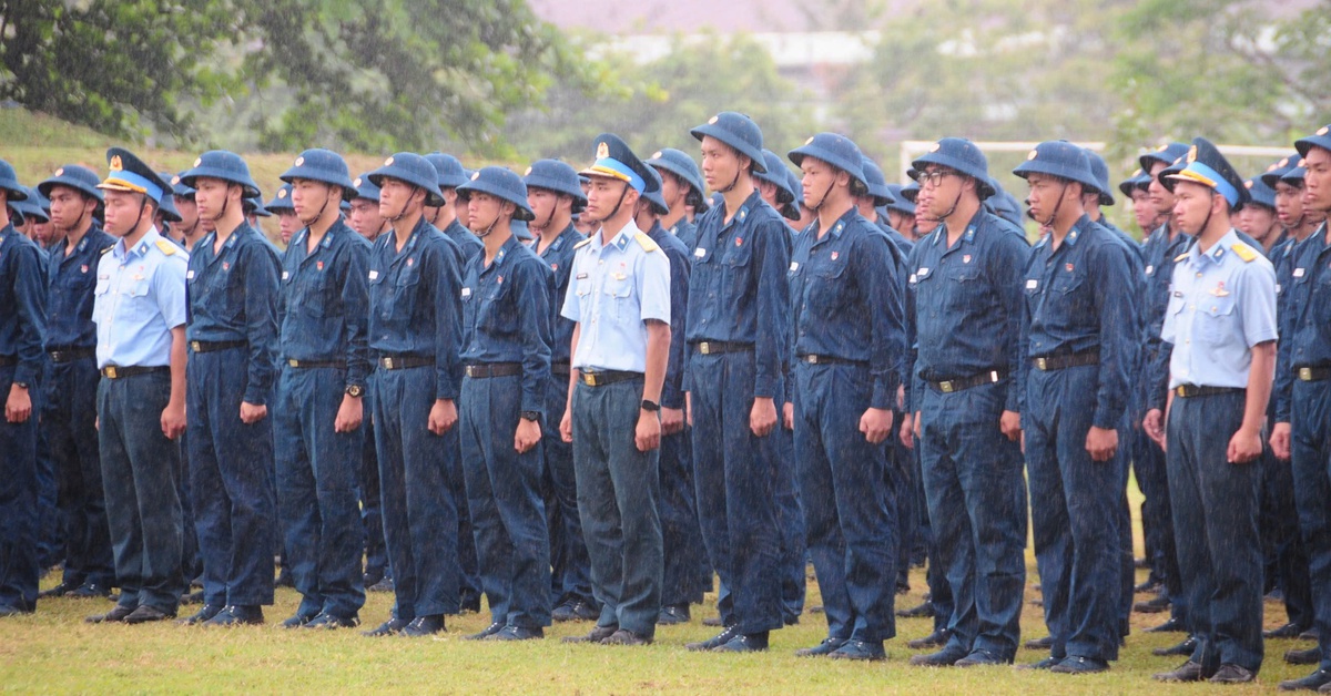 Hơn 1.000 bộ đội Sư đoàn Phòng không 375 ra quân huấn luyện trong mưa, phát động thi đua đột kích