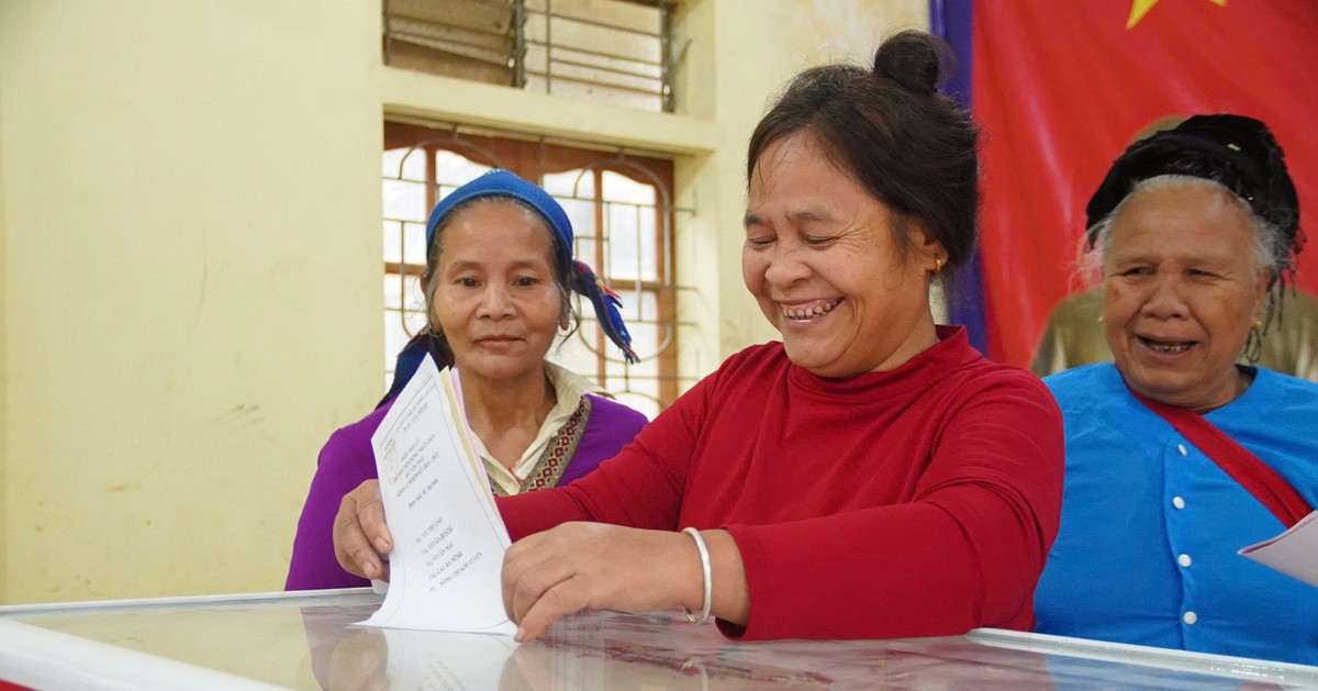 Cử tri 12 xã biên giới, miền núi Nghệ An đi bầu cử sớm