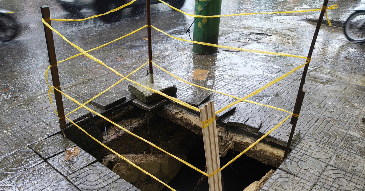 Giăng dây cảnh báo tại hố sụt khiến người đàn ông suýt rơi xuống cống