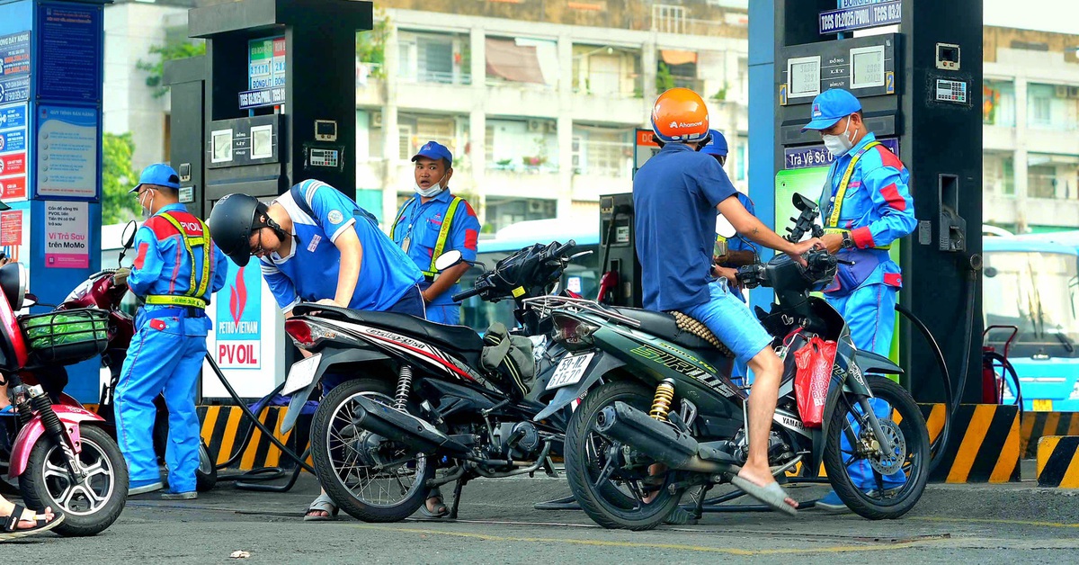 Vì sao giá xăng dầu điều chỉnh ba phiên liên tiếp, dầu bật tăng mạnh trở lại?