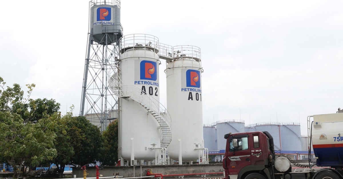 Cú sốc năng lượng và 'cơ' trong 'nguy'