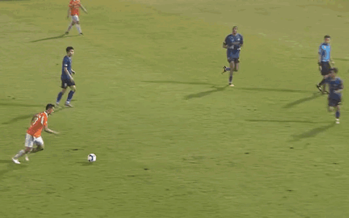 Video: Siêu phẩm của trung vệ Đà Nẵng làm bùng nổ sân Chi Lăng