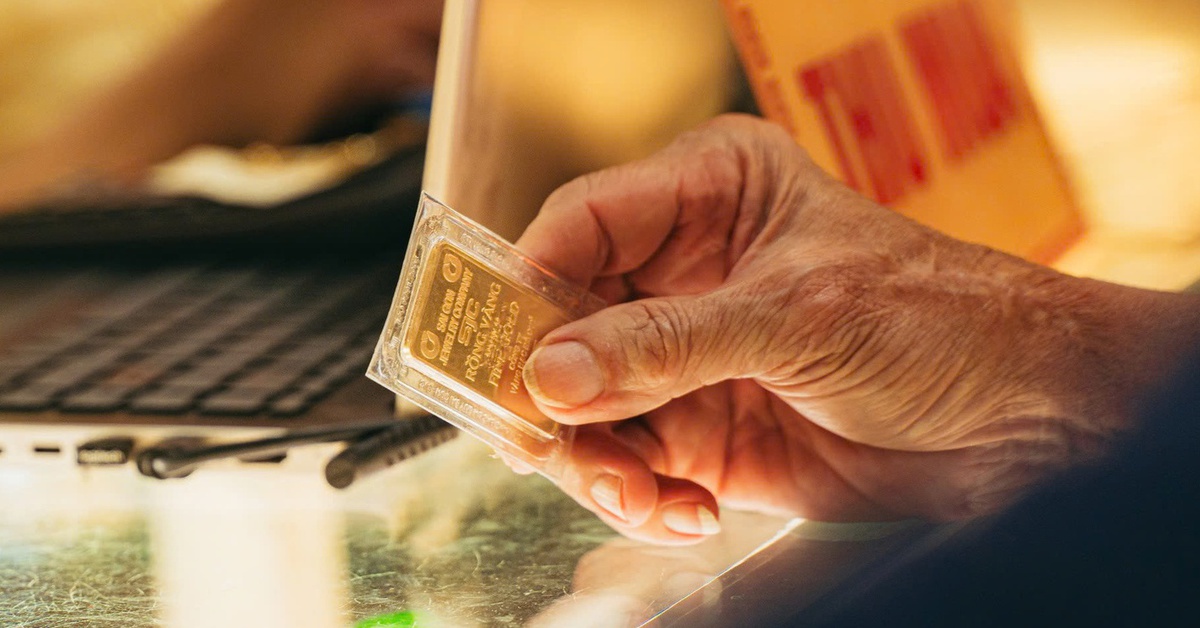 Giá vàng bất ngờ đảo chiều tăng mạnh