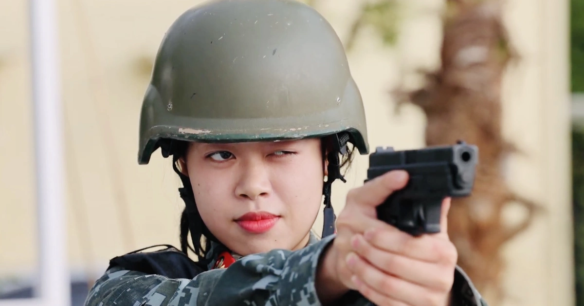 Xem cảnh sát cơ động luyện tập, sẵn sàng bảo vệ tuyệt đối an ninh, an toàn ngày bầu cử