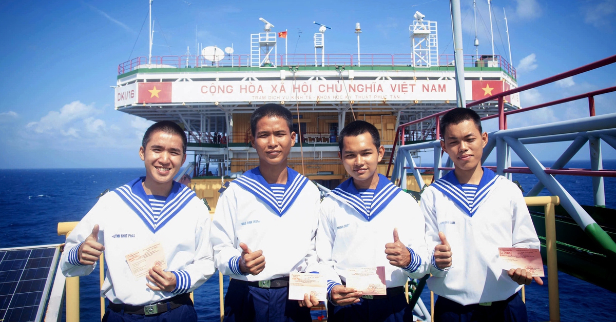 Những cử tri bỏ phiếu lần đầu trên nhà giàn DK1