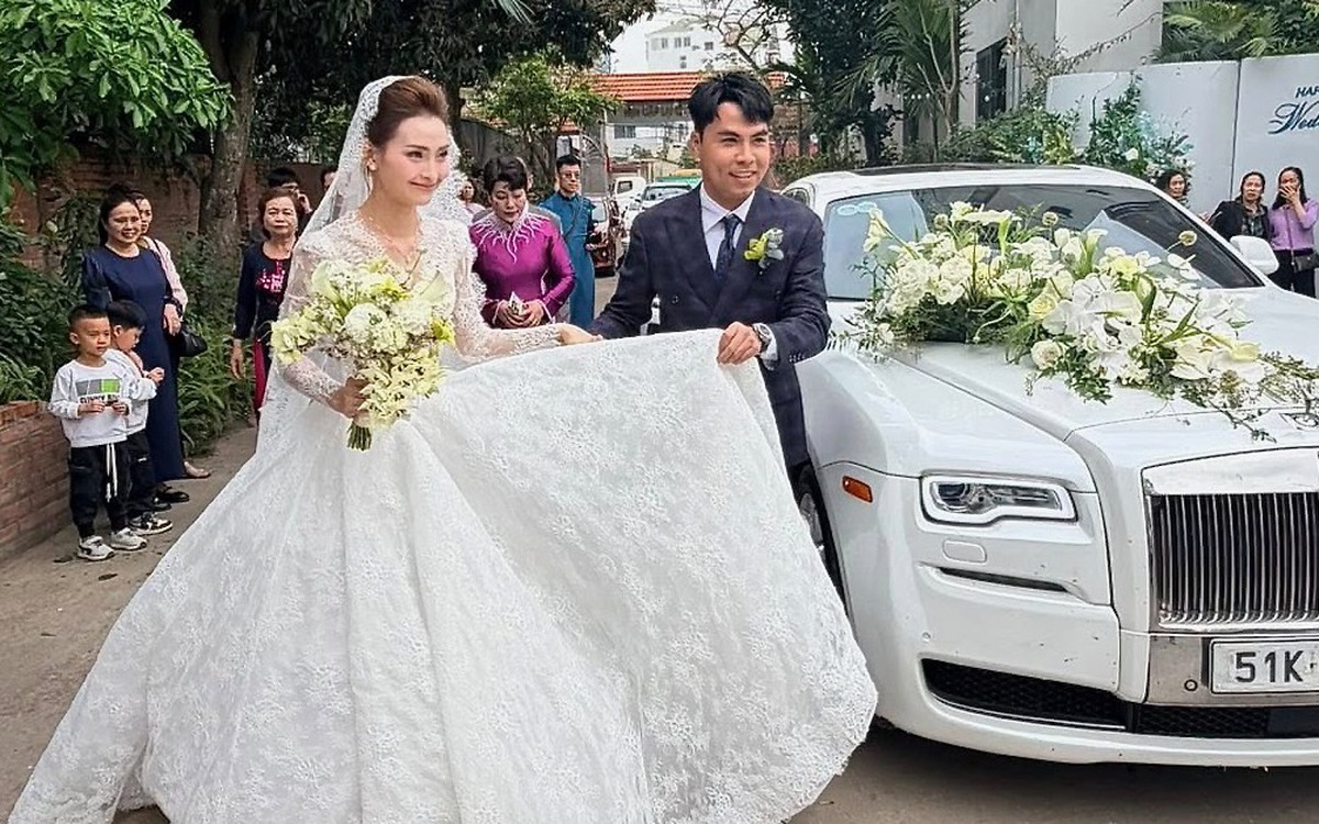 Cầu thủ Đức Huy và MC Mù Tạt làm đám cưới