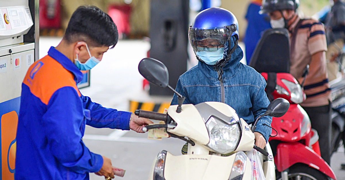 Vừa công bố điều hành xăng dầu lúc rạng sáng, Bộ Công Thương tiếp tục có thông báo mới