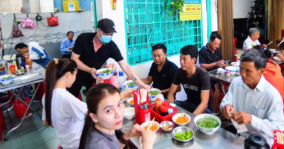 Bán tô phở, chai nước suối có phải xuất hóa đơn bán lẻ?