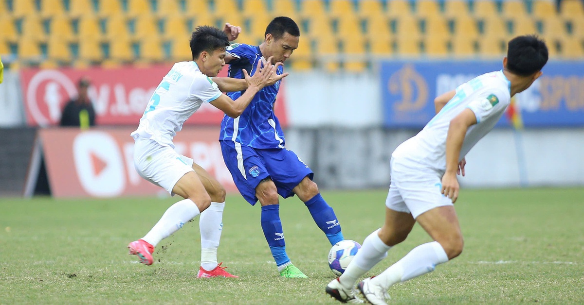 7 trận không thắng, CLB Quảng Ninh áp sát nhóm cuối bảng